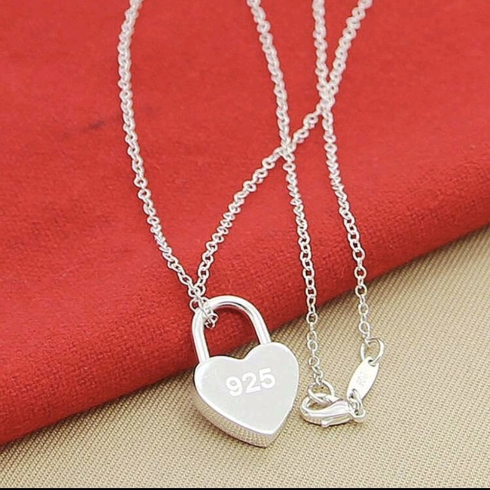 Silver Heart Lock Necklace (B3P5)